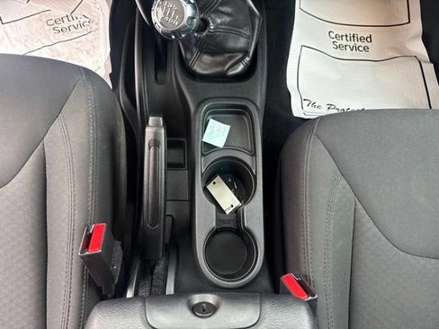 Used 2018 Jeep Wrangler Sport w/ Connectivity Group AWD/4WD image 21