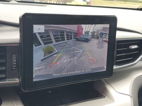 Used 2024 Ford Explorer XLT w/ Equipment Group 202A AWD/4WD image 27