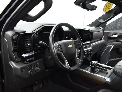 Used 2023 Chevrolet Silverado 1500 High Country w/ High Country Premium Package AWD/4WD image 13