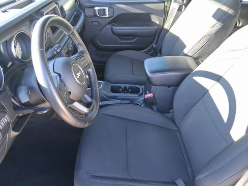 Used 2022 Jeep Gladiator Sport image 4