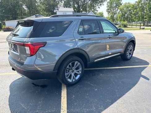 Used 2025 Ford Explorer Active w/ Active Comfort Package AWD/4WD image 3