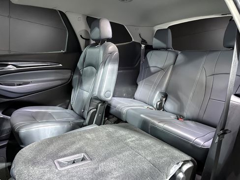 Used 2020 Buick Enclave Essence image 23