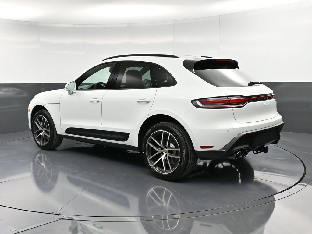 Certified 2026 Porsche Macan AWD/4WD image 3