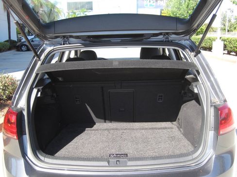 Used 2015 Volkswagen Golf S FWD image 9