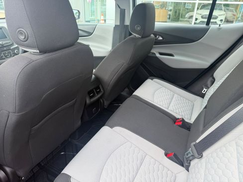 Used 2018 Chevrolet Equinox LS FWD image 16