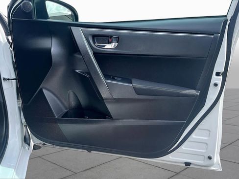 Used 2018 Toyota Corolla LE FWD image 23