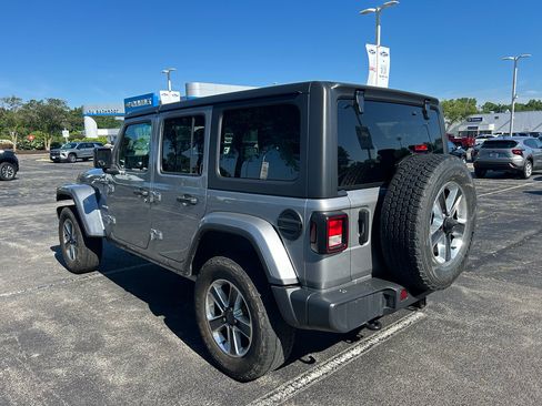 Used 2021 Jeep Wrangler Unlimited Sahara w/ Cold Weather Group AWD/4WD image 7
