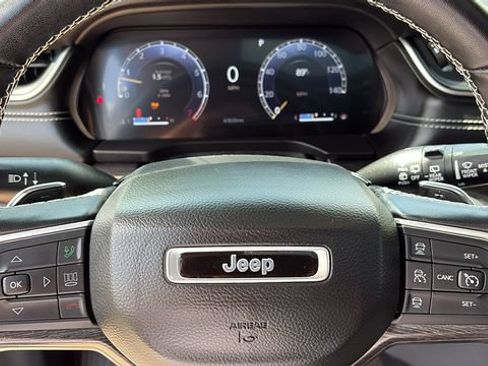 Used 2022 Jeep Grand Cherokee L Limited AWD/4WD image 13
