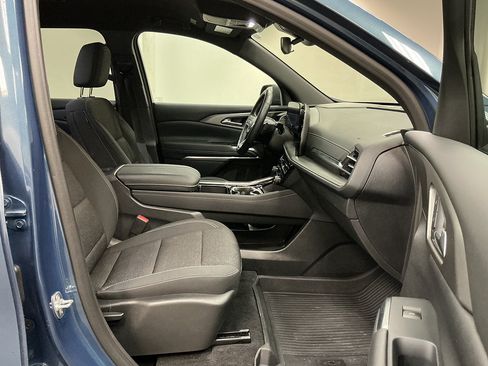 Certified 2025 Chevrolet Traverse LT w/ Driver Confidence Package FWD image 29