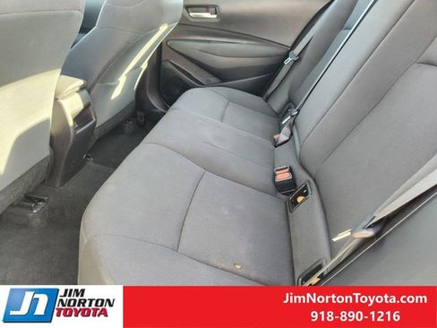 Used 2021 Toyota Corolla LE image 31