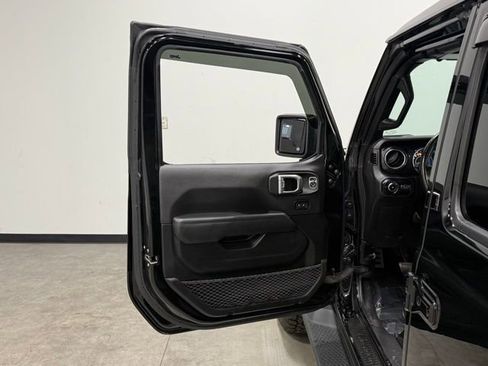 Used 2021 Jeep Wrangler Unlimited Sahara AWD/4WD image 13