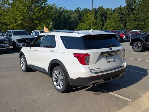 Certified 2023 Ford Explorer Platinum w/ Technology Package AWD/4WD image 6