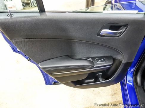 Used 2018 Dodge Charger SXT RWD image 19