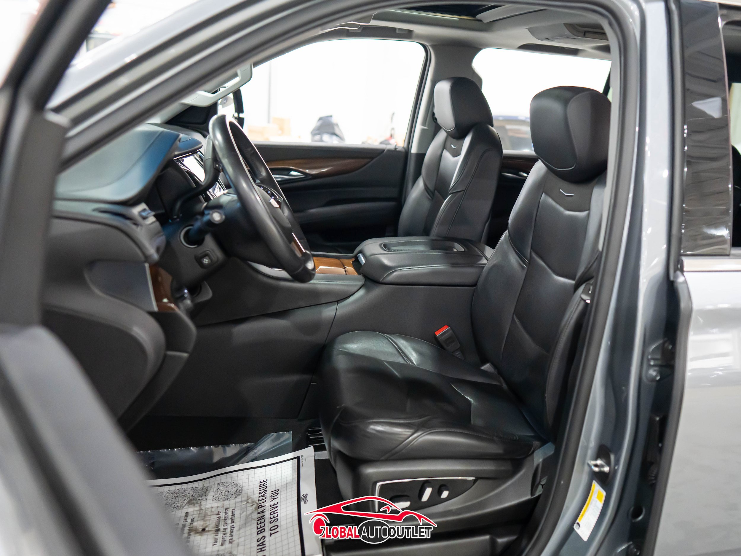 Used 2019 Cadillac Escalade ESV Luxury AWD/4WD image 16