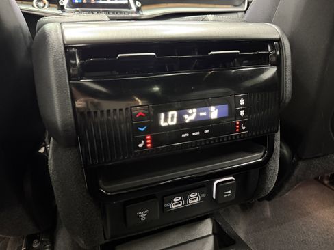 Used 2024 Jeep Wagoneer Series II image 28