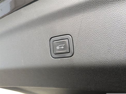 Used 2023 Cadillac Escalade ESV Premium Luxury image 9