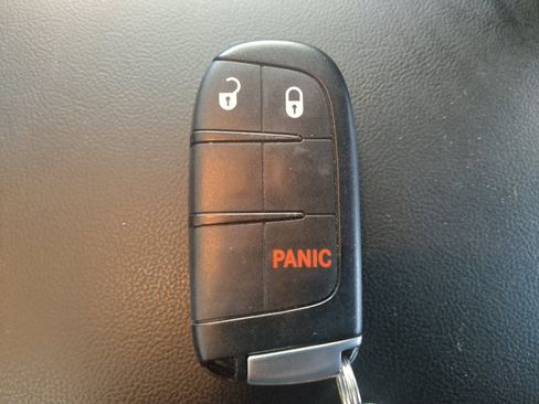 Used 2021 Jeep Grand Cherokee Laredo AWD/4WD image 32