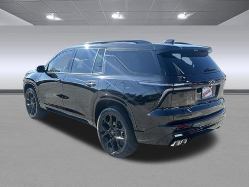 Used 2026 Chevrolet Traverse RS w/ LPO, Floor Liner Package FWD image 5