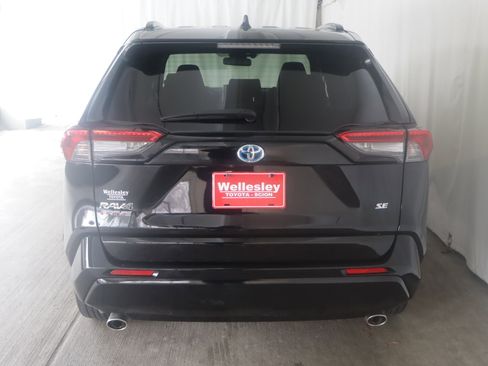 Used 2023 Toyota RAV4 SE w/ Weather & Moonroof Package image 20