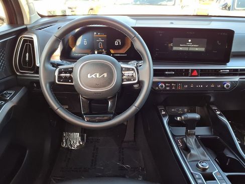 Certified 2025 Kia Sorento S image 12