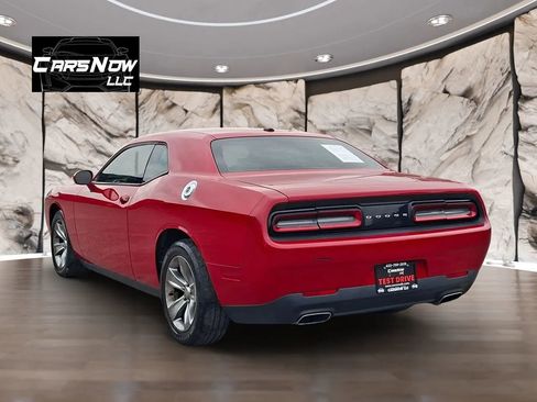 Used 2015 Dodge Challenger SXT RWD image 4