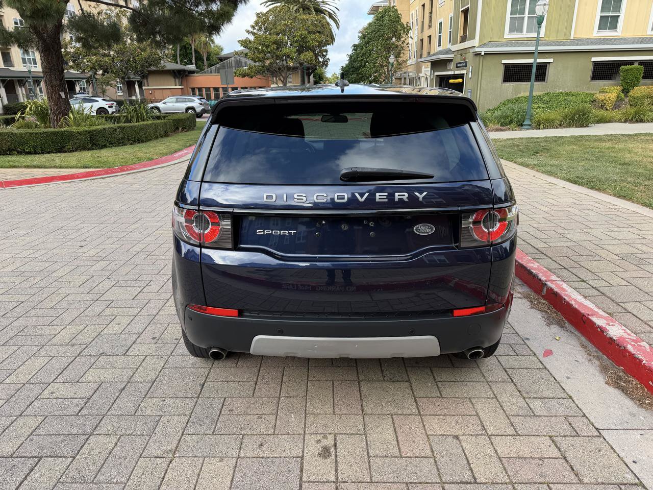 Used 2016 Land Rover Discovery Sport SE AWD/4WD image 7