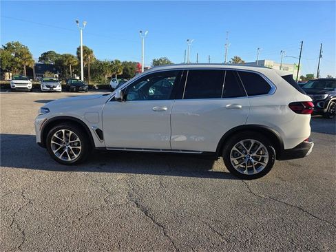 Used 2025 BMW X5 xDrive50e image 4