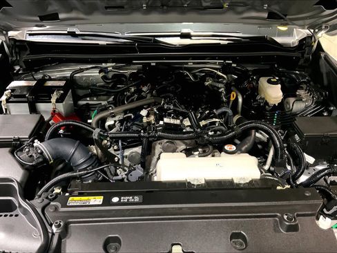 Used 2025 Toyota 4Runner SR5 AWD/4WD image 32