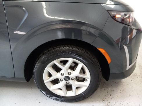 Used 2025 Kia Soul LX w/ LX Technology Package FWD image 3