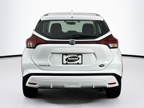 Used 2023 Nissan Kicks S image 10