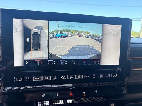 Used 2025 GMC Hummer EV 2X AWD/4WD image 32