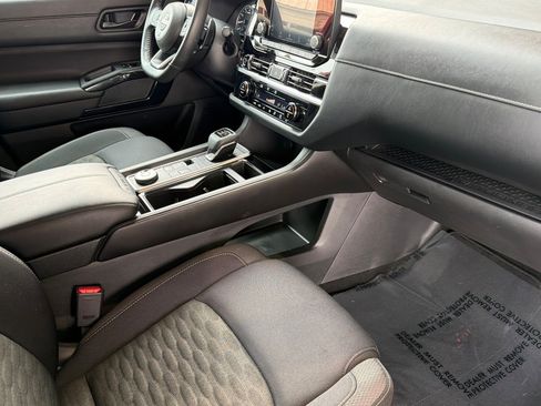 Used 2024 Nissan Pathfinder SV AWD/4WD image 19