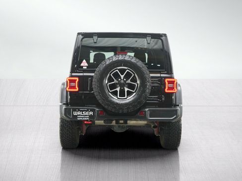 Used 2025 Jeep Wrangler Unlimited Rubicon w/ Convenience Group AWD/4WD image 4