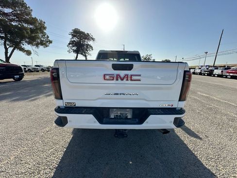 Used 2024 GMC Sierra 2500 AT4 w/ AT4 Premium Plus Package AWD/4WD image 8