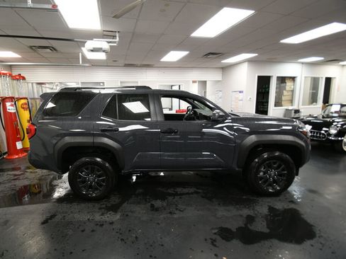 Used 2025 Toyota 4Runner SR5 image 8