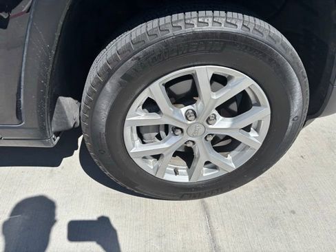 Used 2023 Jeep Grand Cherokee Limited image 15