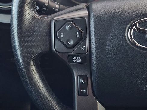 Used 2017 Toyota Tacoma TRD Sport image 27