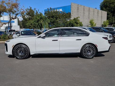 Used 2025 BMW 740i image 9