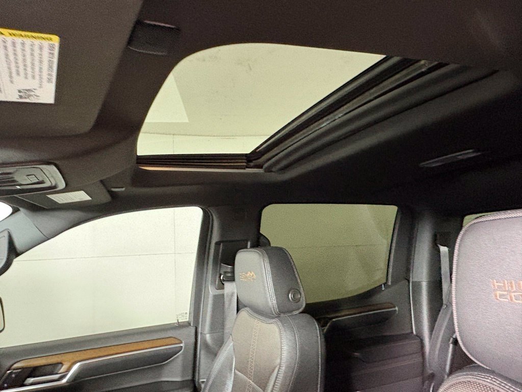 Used 2022 Chevrolet Silverado 1500 High Country w/ High Country Premium Package RWD image 41