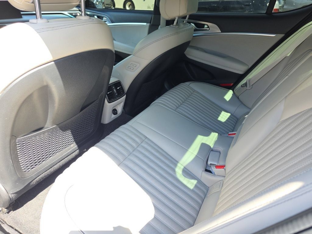 Used 2022 Genesis G70 2.0T w/ Prestige Package RWD image 15