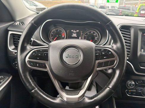 Certified 2020 Jeep Cherokee Latitude Plus w/ Cold Weather Group image 17