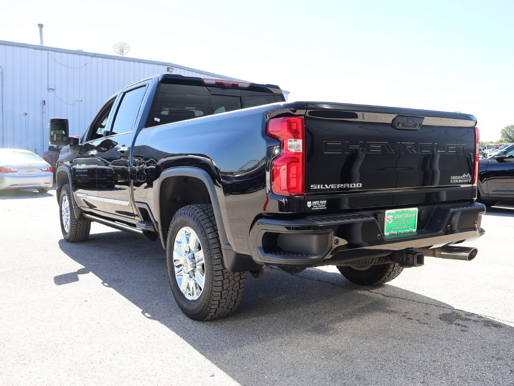 Used 2024 Chevrolet Silverado 2500 High Country w/ High Country Premium Package AWD/4WD image 3