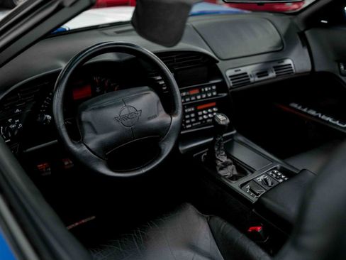 Used 1996 Chevrolet Corvette Convertible RWD image 2