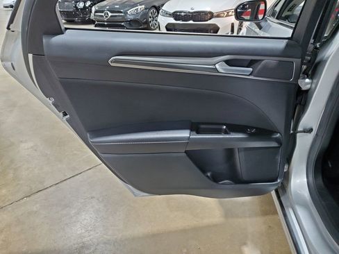 Used 2017 Ford Fusion SE w/ Equipment Group 201A FWD image 24