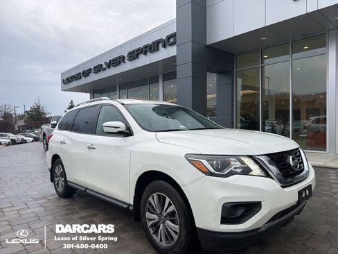 Used 2020 Nissan Pathfinder S image 1