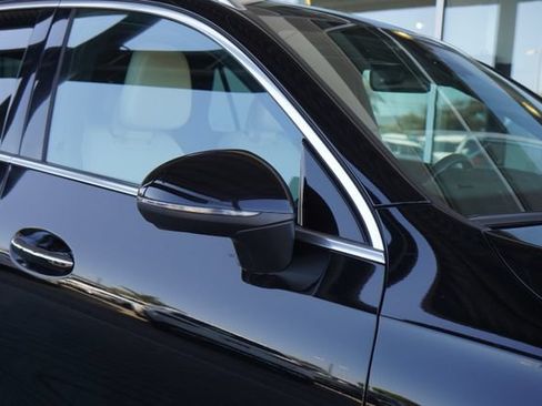 Used 2024 Mercedes-Benz GLC 300 4MATIC image 12