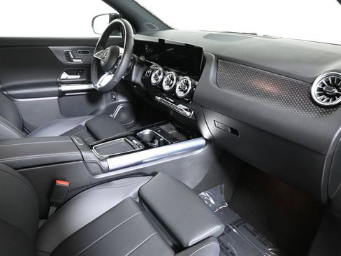 Certified 2025 Mercedes-Benz GLA 250 4MATIC image 25