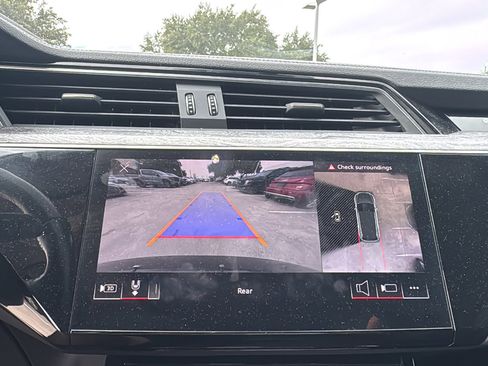 Used 2021 Audi e-tron Premium Plus w/ Premium Plus Package image 19