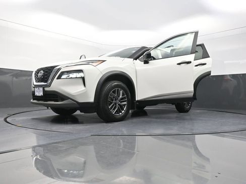 Used 2023 Nissan Rogue S FWD image 32