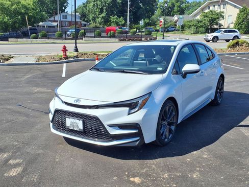 Certified 2025 Toyota Corolla SE w/ SE Premium Package FWD image 29